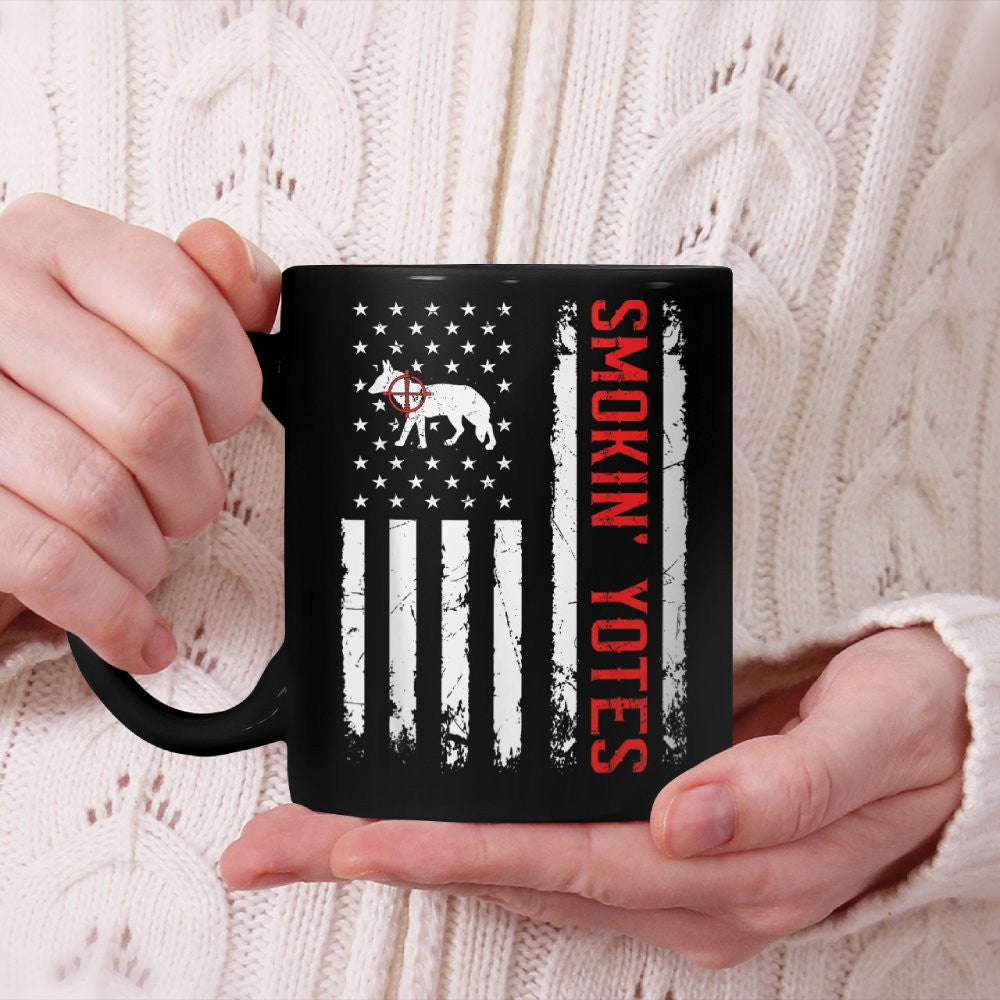 Smokin Yotes Vintage US Flag Coyote Hunter Hunting Yotes Beverage Mug