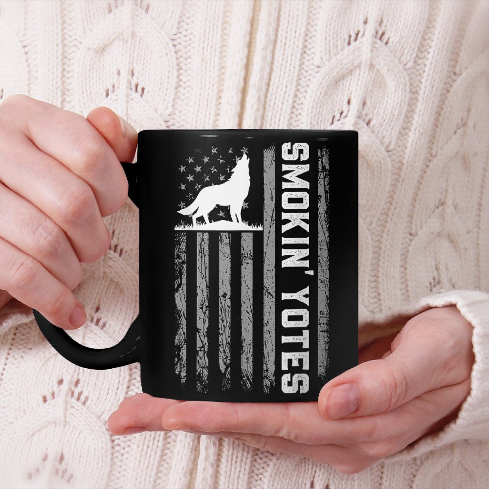 Smokin' Yotes USA Flag Coyote Hunting Patriotic Men Graphic T-Shirt